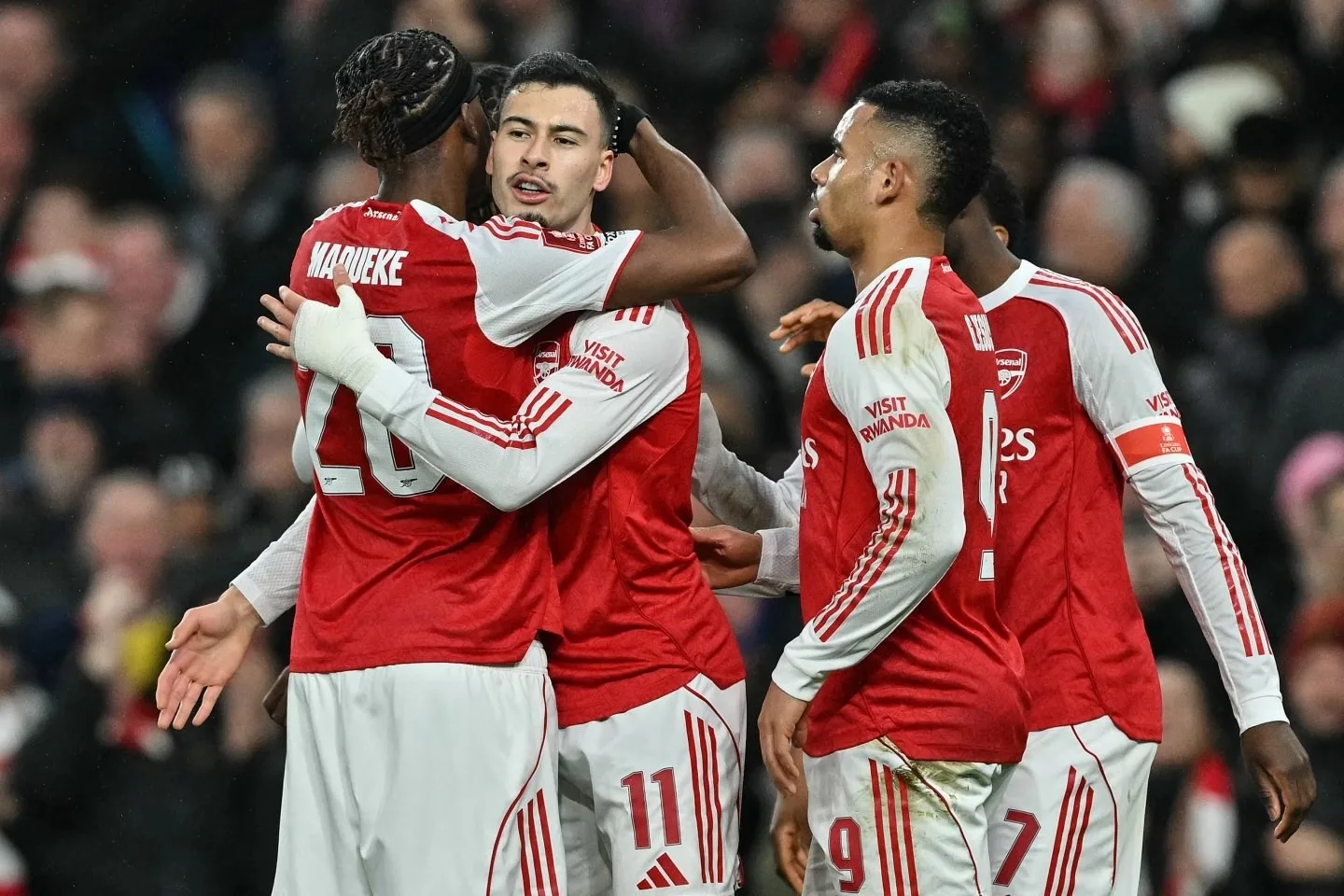 Arsenal lập nhiều kỷ lục sau chiến thắng đậm ở FA Cup