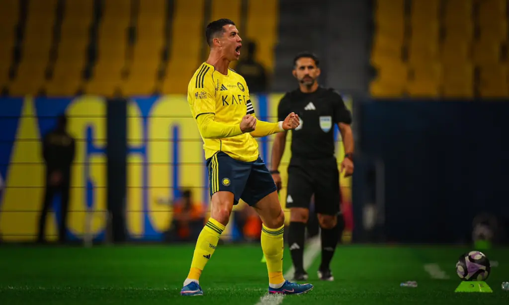 Ronaldo giúp Al Nassr chiếm đỉnh bảng Pro League